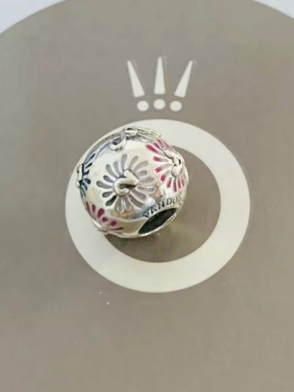 Pandora Disney 2022 Fireworks Charm\\Pandora Disney 2022 Fireworks Dangle Charm View 2
